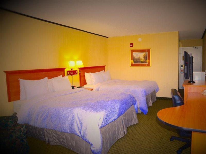 Howard Johnson By Wyndham Gillette Bagian luar foto