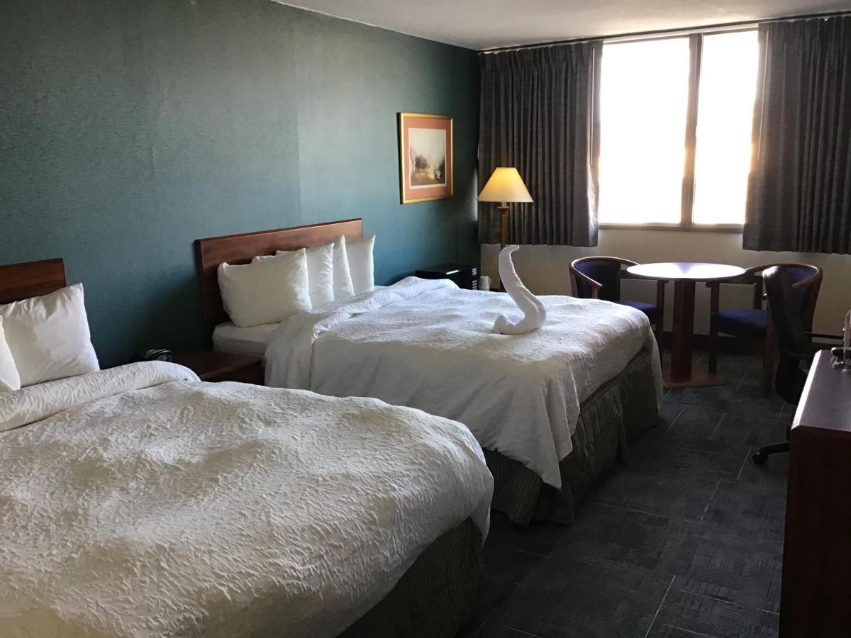 Howard Johnson By Wyndham Gillette Bagian luar foto