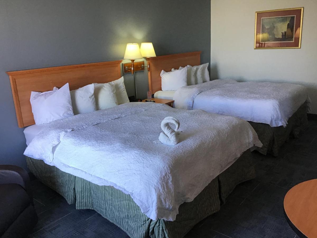 Howard Johnson By Wyndham Gillette Bagian luar foto