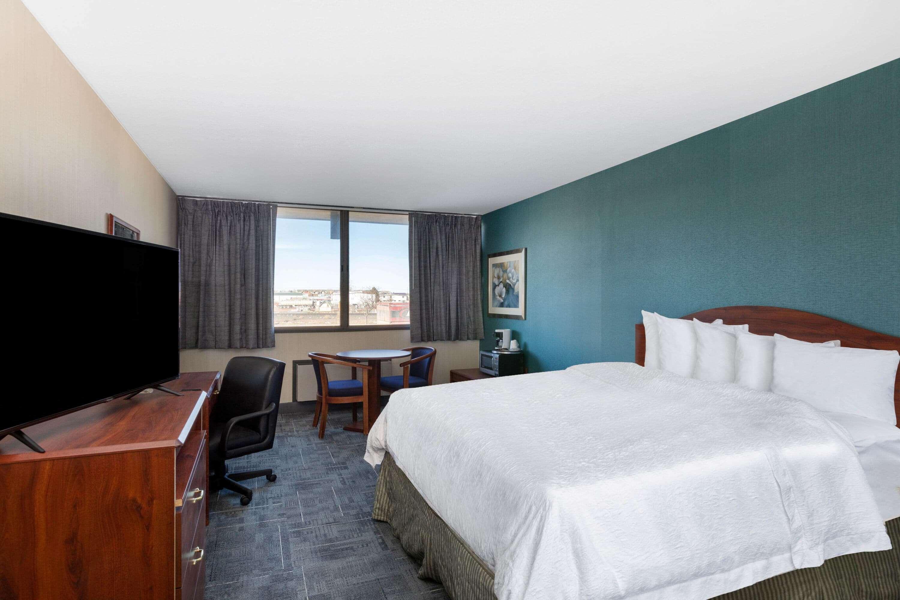 Howard Johnson By Wyndham Gillette Bagian luar foto