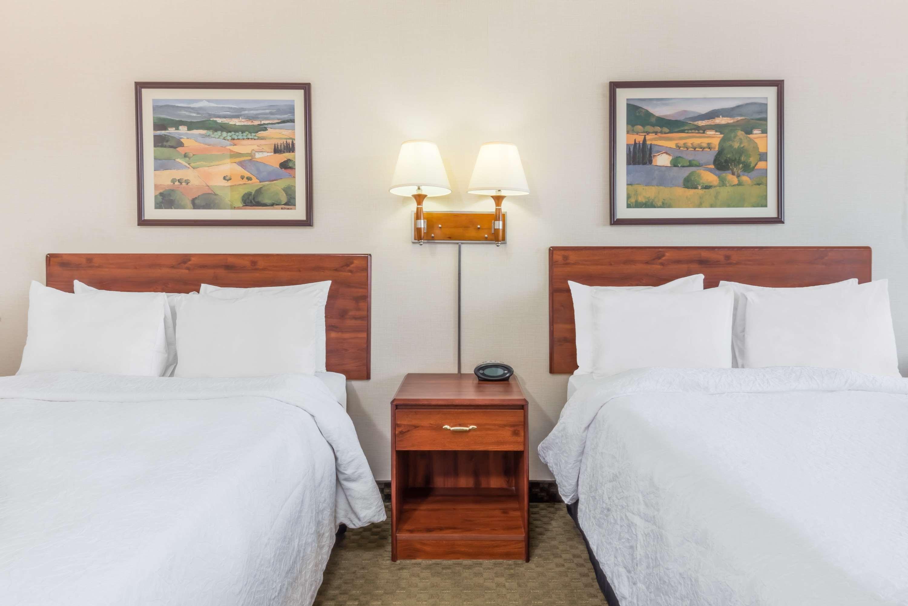 Howard Johnson By Wyndham Gillette Bagian luar foto