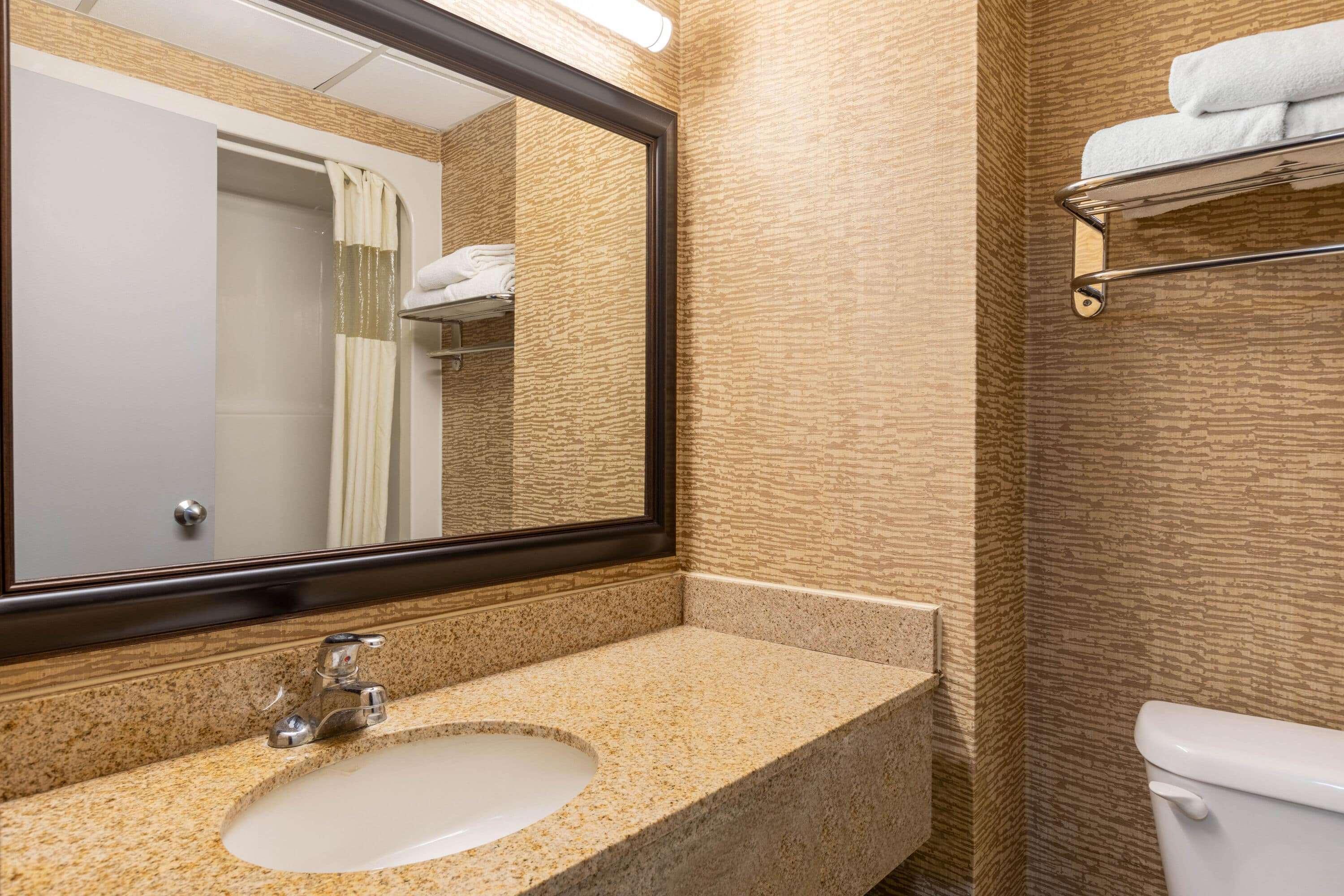 Howard Johnson By Wyndham Gillette Bagian luar foto