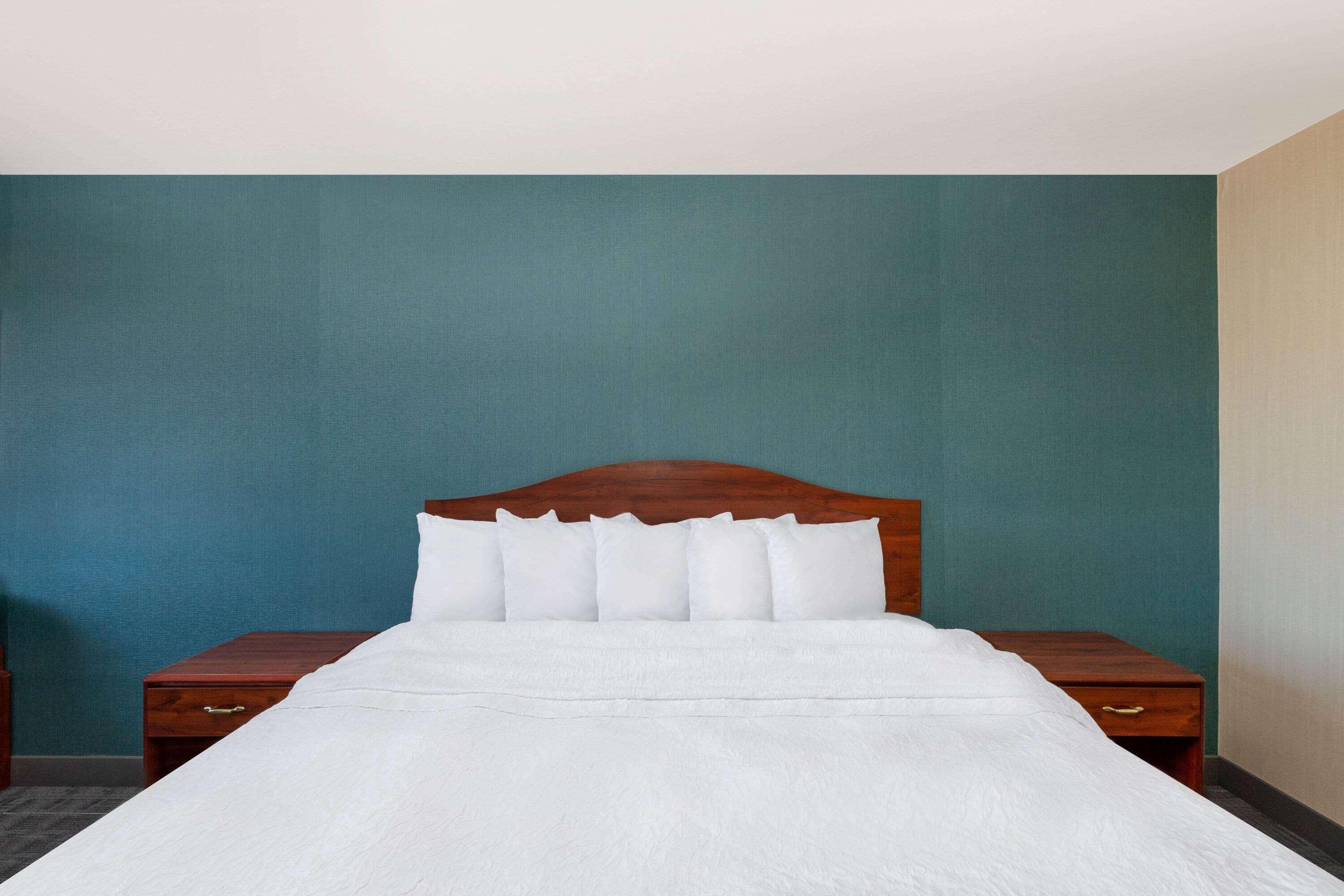 Howard Johnson By Wyndham Gillette Bagian luar foto